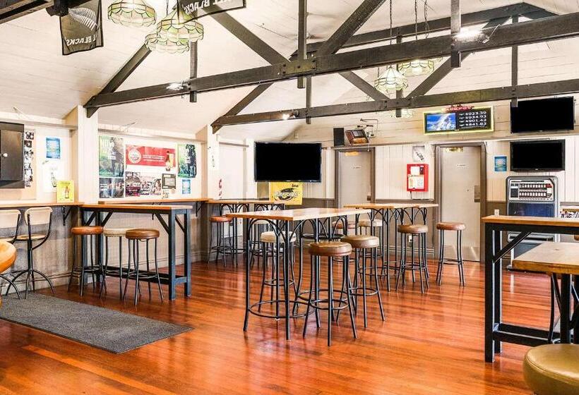 Отель The Angus