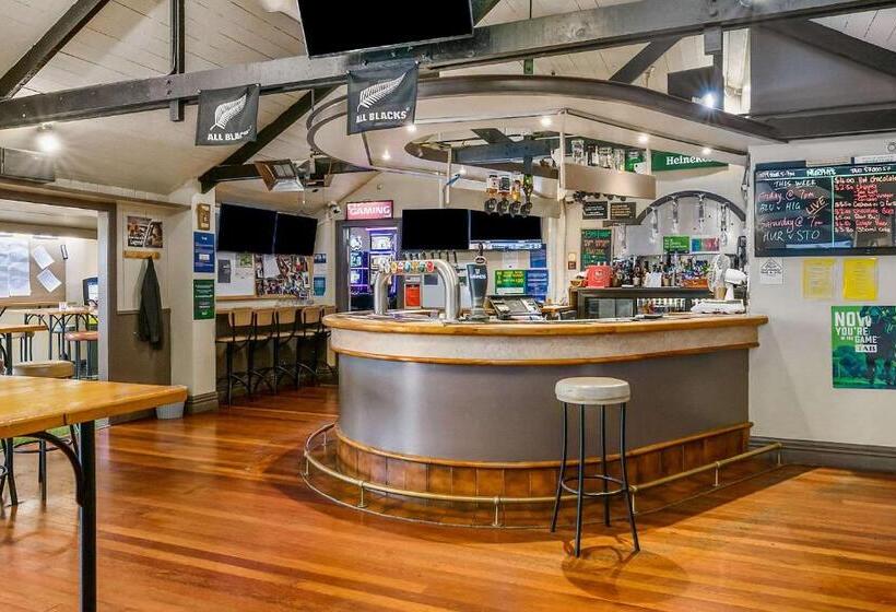 Отель The Angus