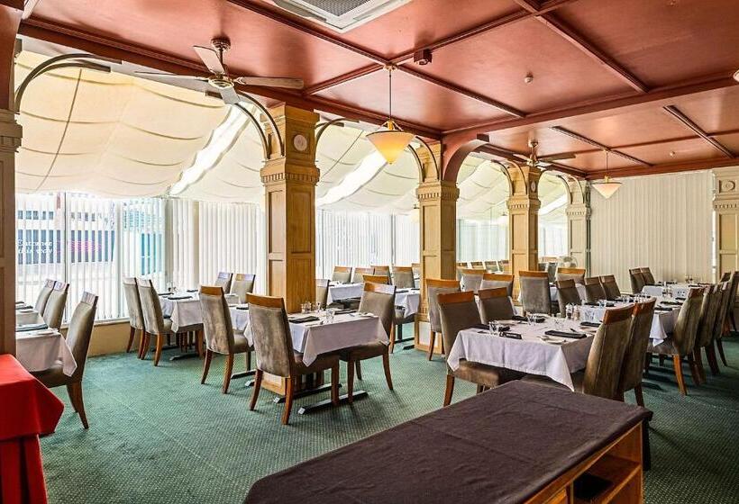 Отель The Angus