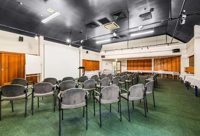 Отель The Angus