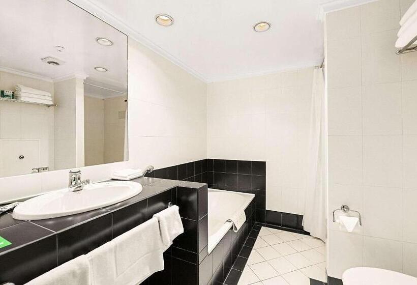 Отель The Angus