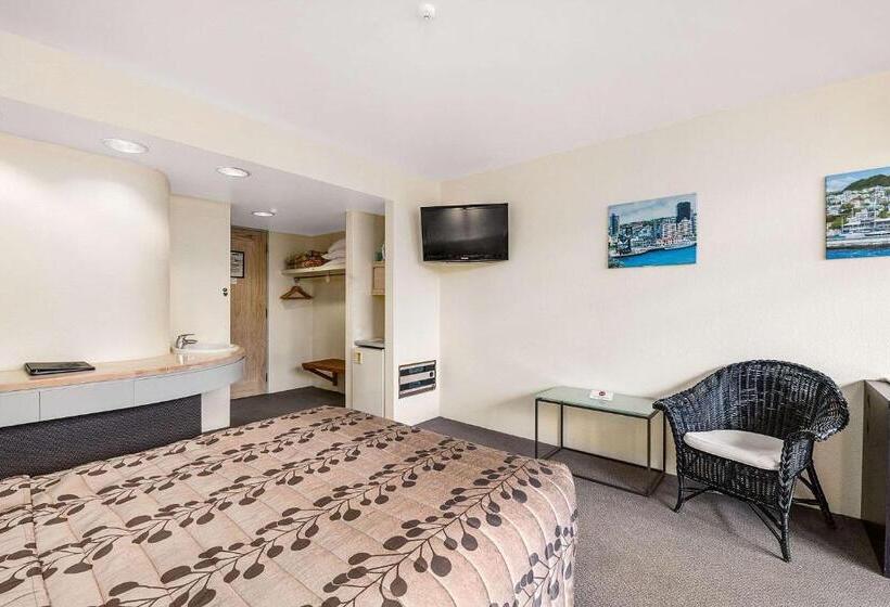 Отель The Angus