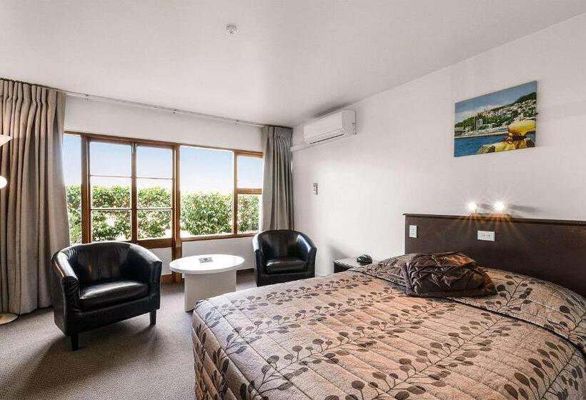 Отель The Angus