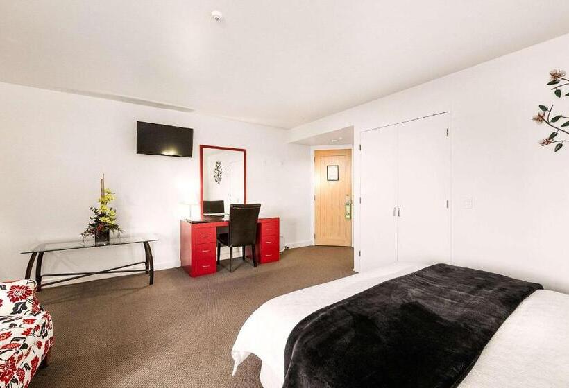 Отель The Angus