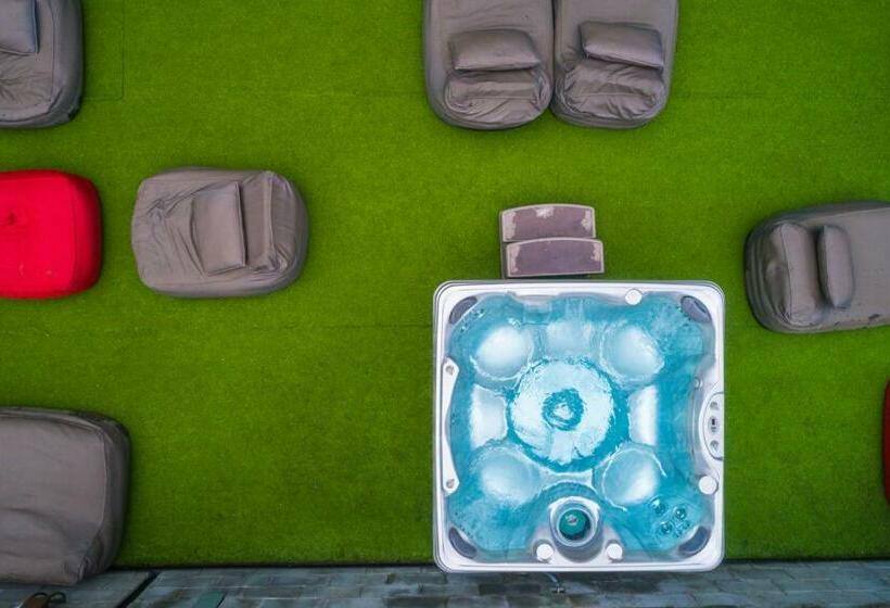 Отель Riande Urban