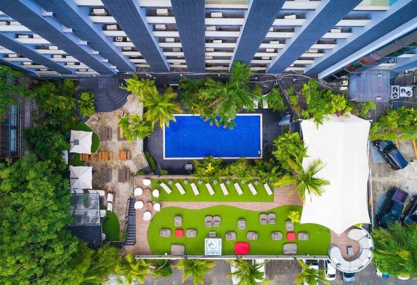 Отель Riande Urban