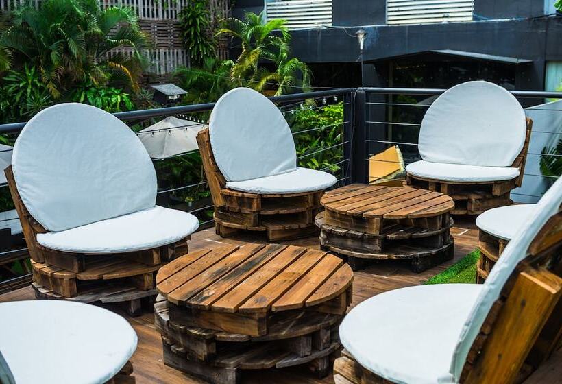 Отель Riande Urban