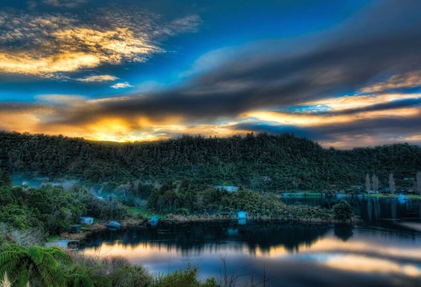 Отель Solitaire Lodge