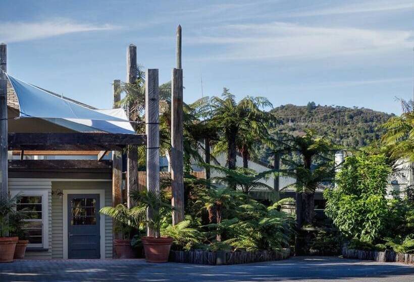 Отель Solitaire Lodge