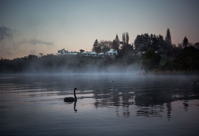 Отель Solitaire Lodge