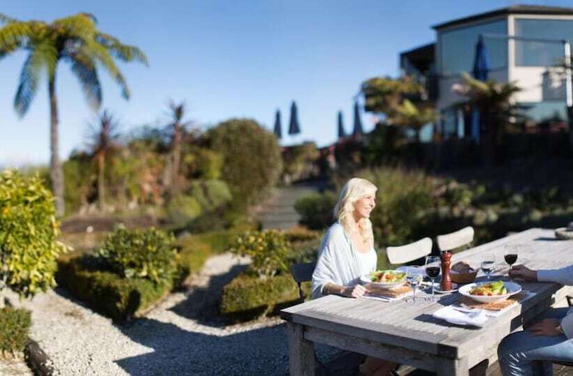 Отель Solitaire Lodge