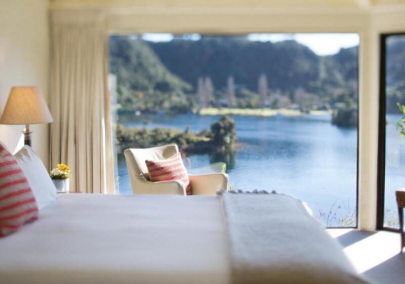 Отель Solitaire Lodge