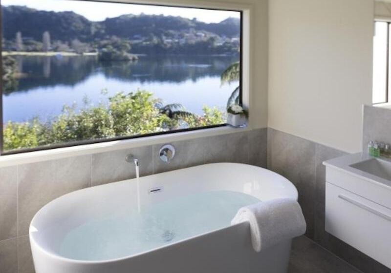 Отель Solitaire Lodge