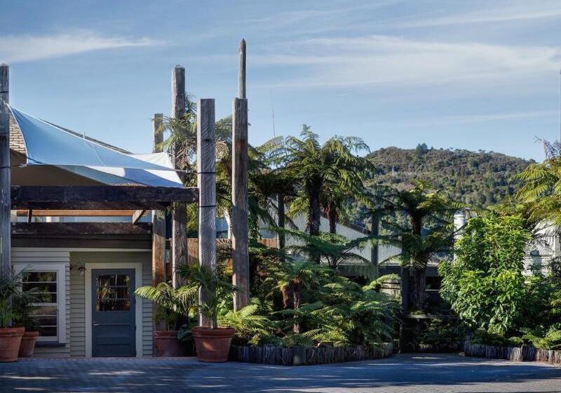 Отель Solitaire Lodge