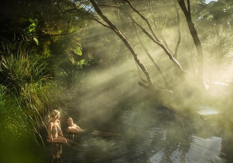 Отель Solitaire Lodge