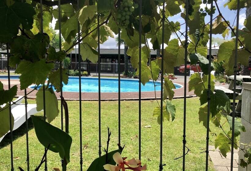 هتل Teal Motor Lodge