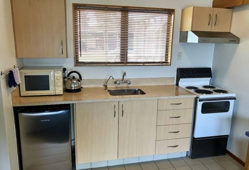 هتل Teal Motor Lodge