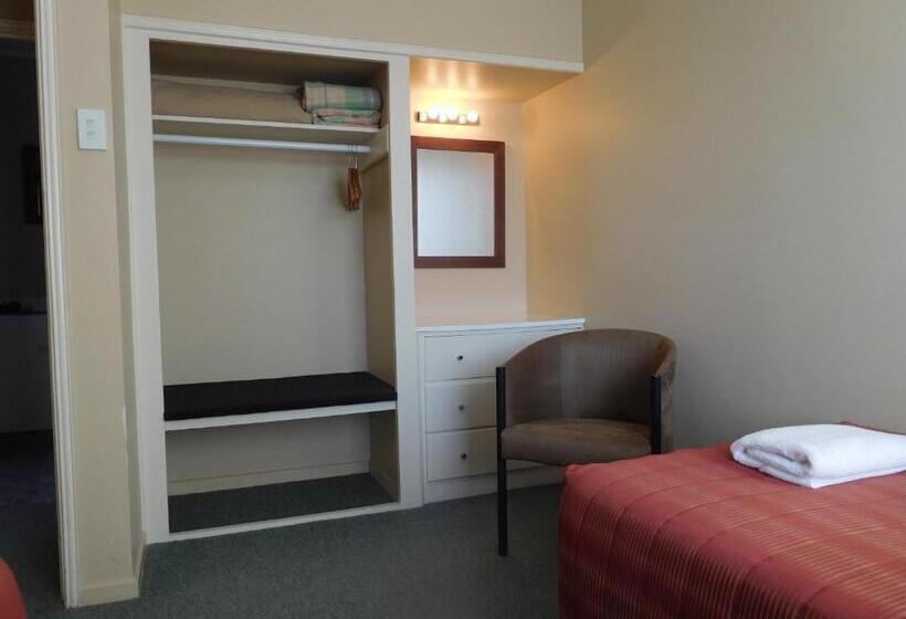 هتل Coachmans Inn