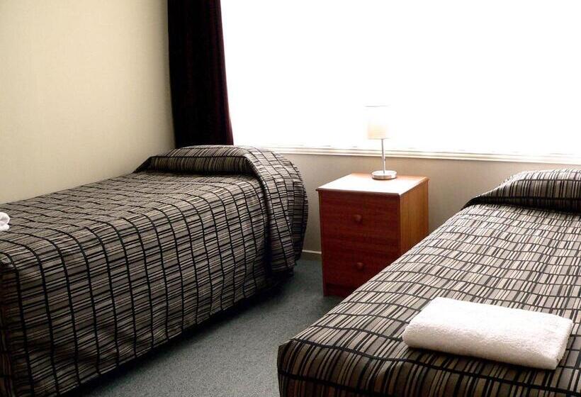 هتل Coachmans Inn