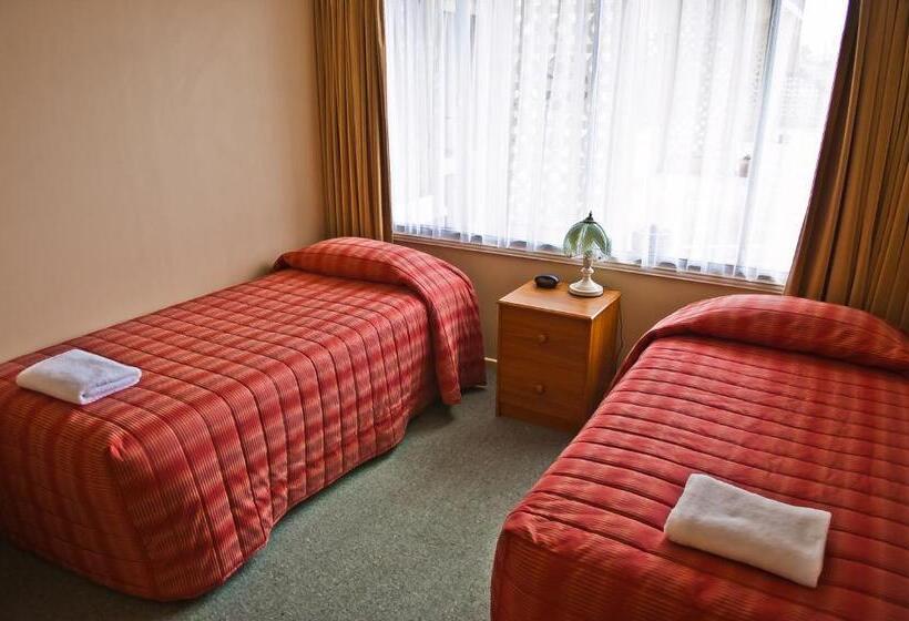 هتل Coachmans Inn