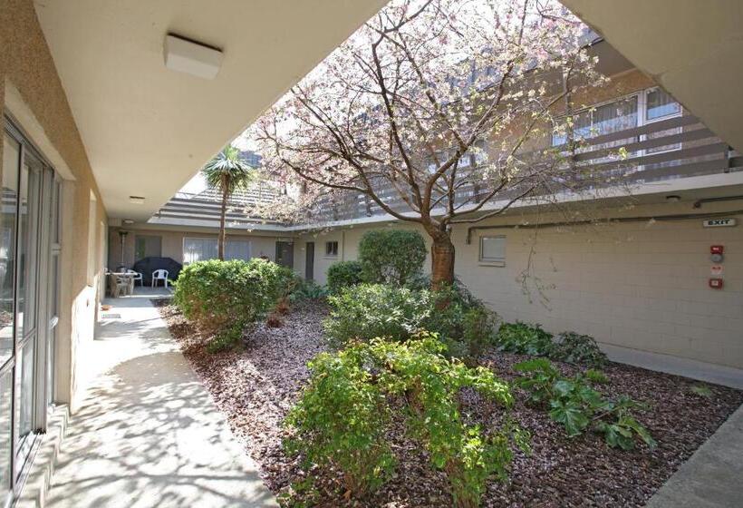 هتل Coachmans Inn