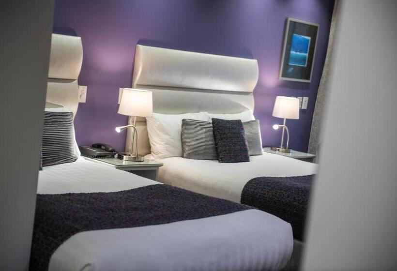 בית מלון כפרי Tides