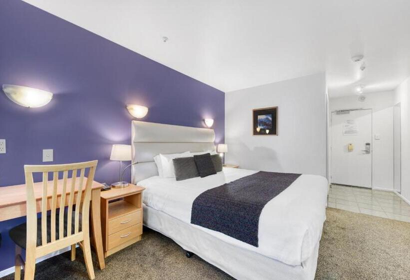 בית מלון כפרי Tides