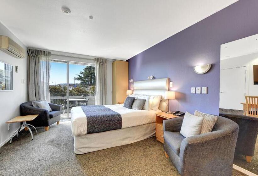 בית מלון כפרי Tides