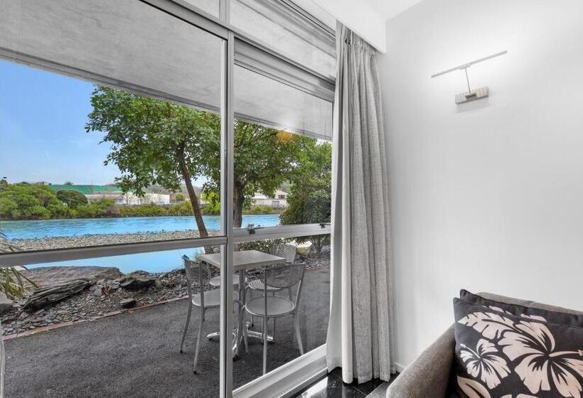 בית מלון כפרי Tides