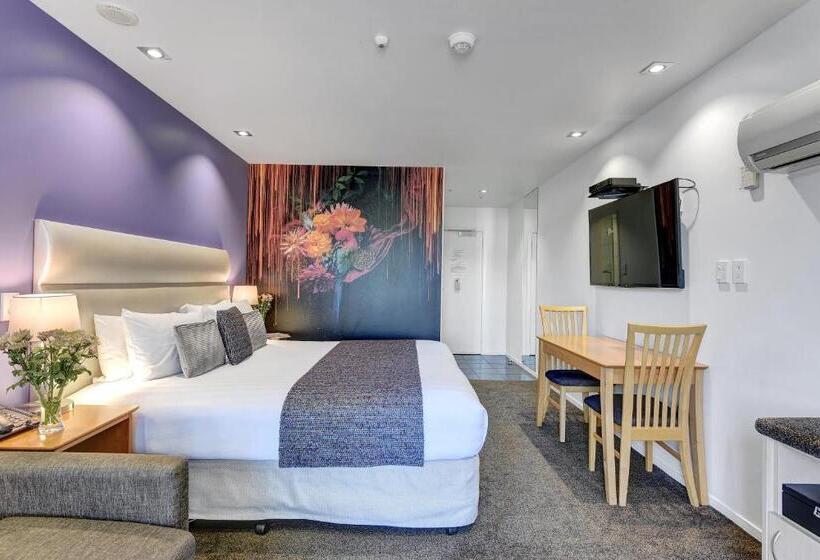 בית מלון כפרי Tides