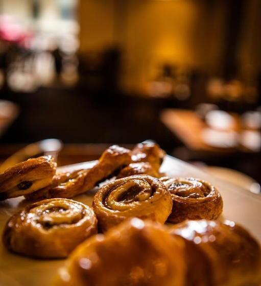 Отель West Plaza