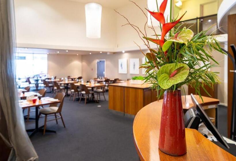 Отель West Plaza