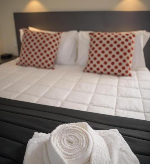 Отель West Plaza