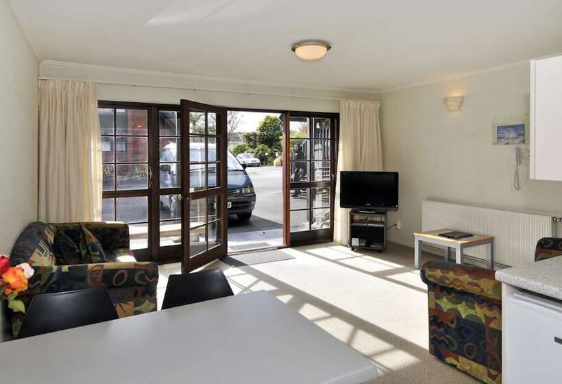 هتل Wylie Court Motor Lodge