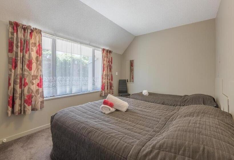 Manuka Crescent Motel