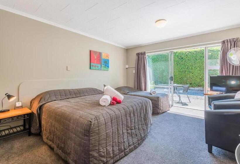 Manuka Crescent Motel