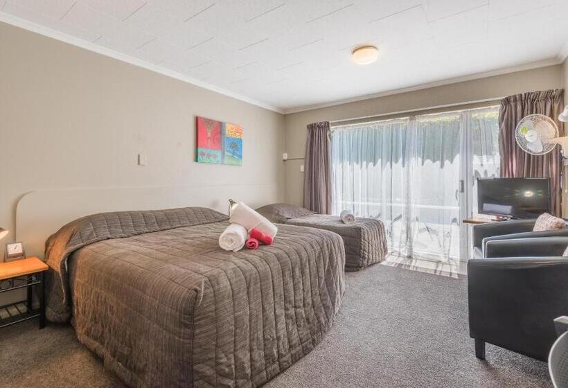 Manuka Crescent Motel
