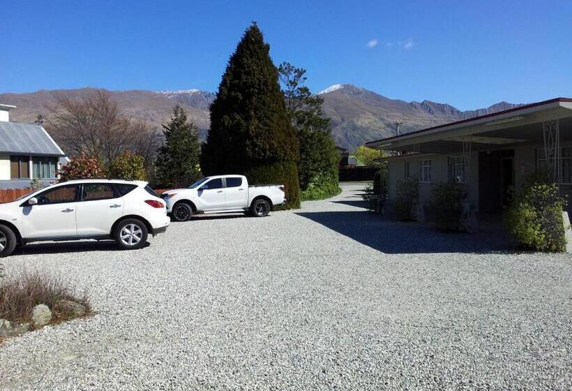 Manuka Crescent Motel