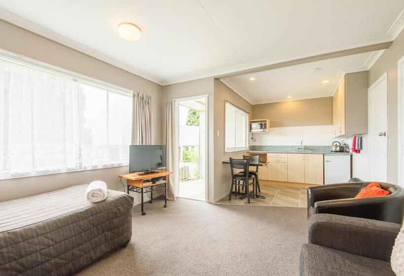 Manuka Crescent Motel