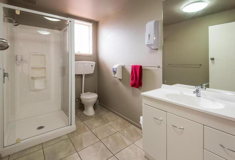 Manuka Crescent Motel