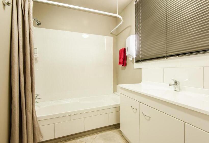 Manuka Crescent Motel