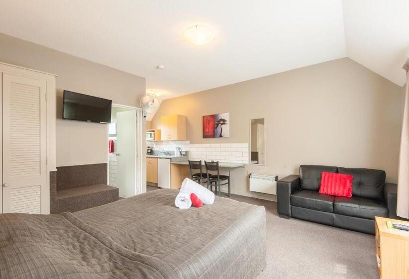 Manuka Crescent Motel