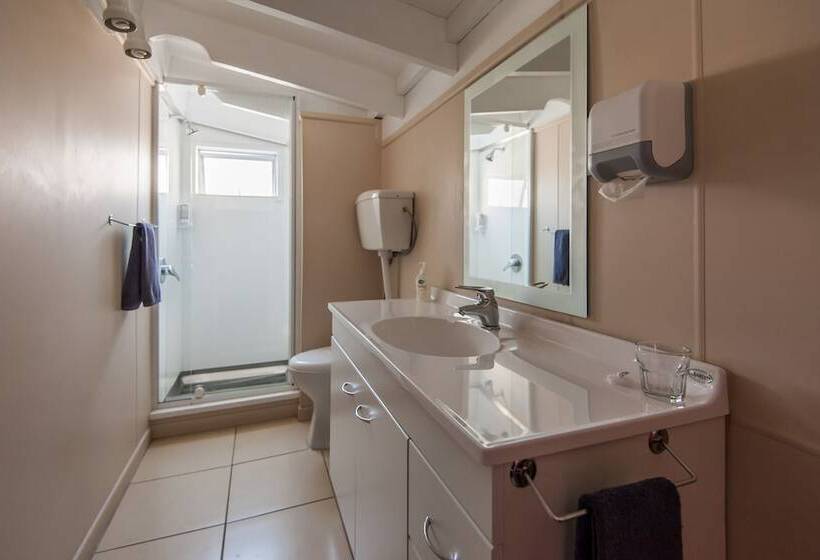 Manuka Crescent Motel