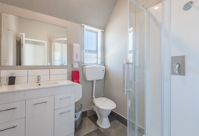 Manuka Crescent Motel