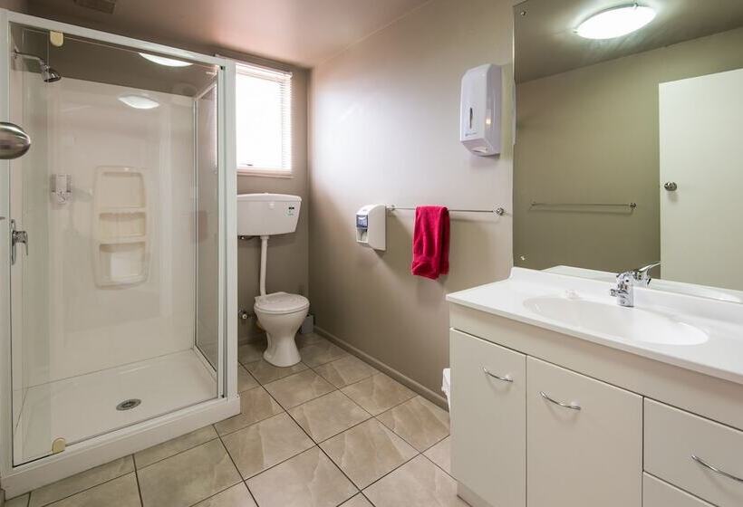 Manuka Crescent Motel