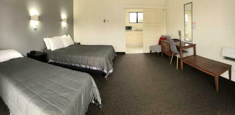 The Highwayman Motel