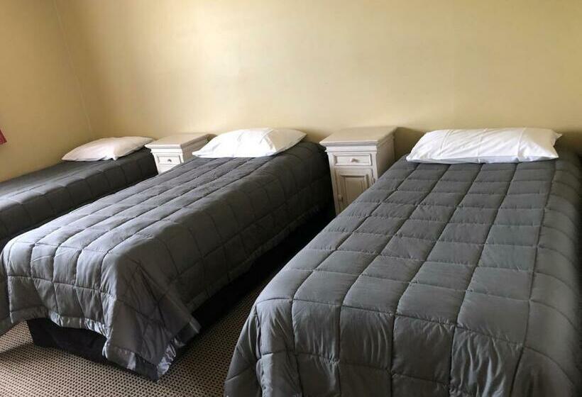 The Highwayman Motel