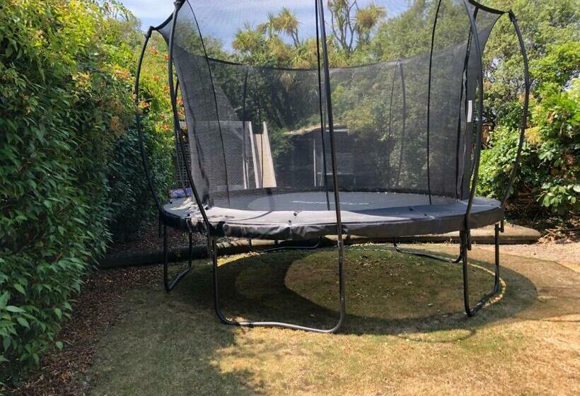 The Highwayman Motel