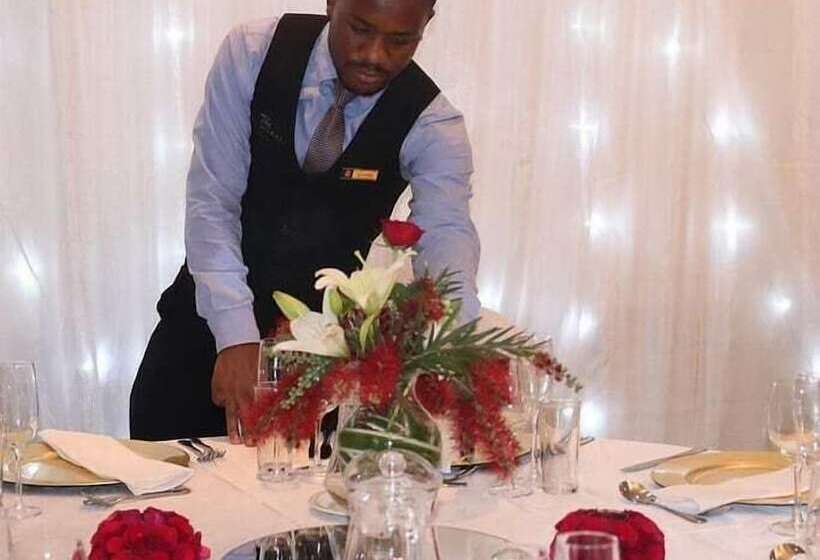 هتل The Balmoral   Halaal