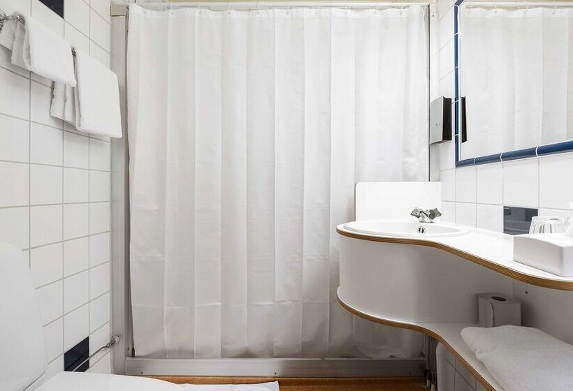 בית מלון כפרי Best Western Nya Star